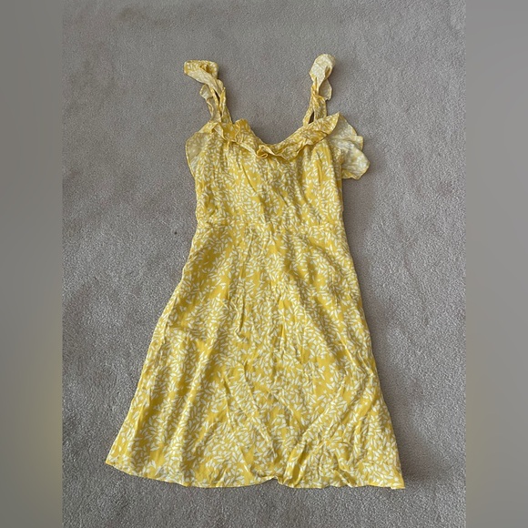 H&M Dresses & Skirts - H&M ruffle dress